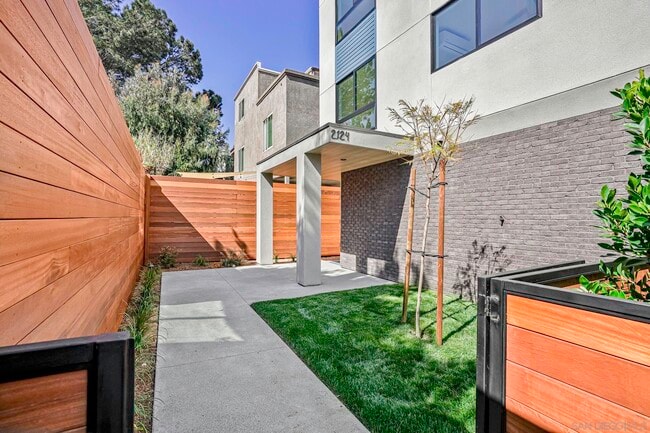 Photo - 2124 San Clemente St