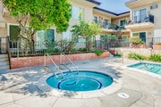 Spa and Pool - Vida Elegante Apartments