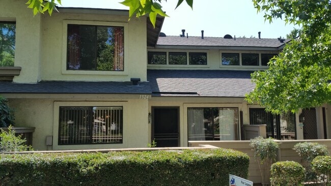 Building Photo - 2BED/2.5BATH Rental