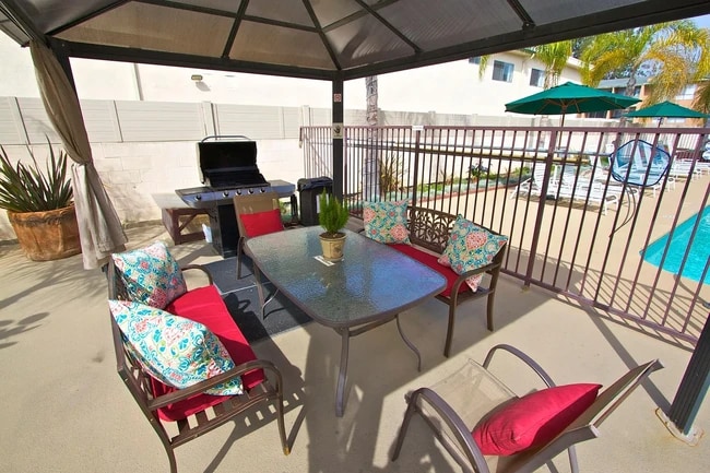 Photo - Chateau Garnet Apartments