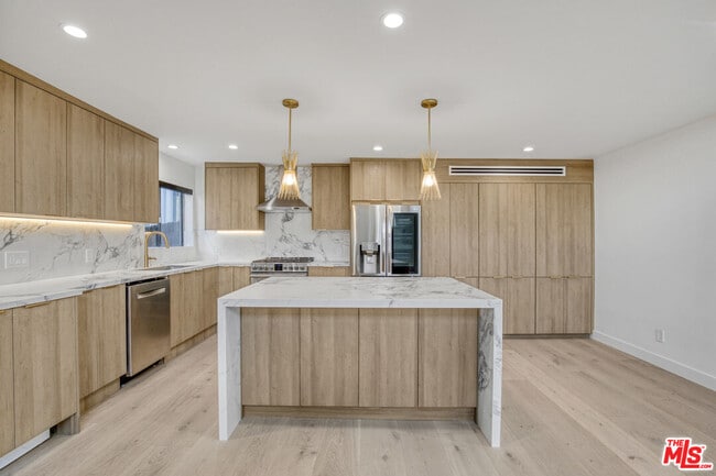 Photo - 986 Granville Ave Unit 6