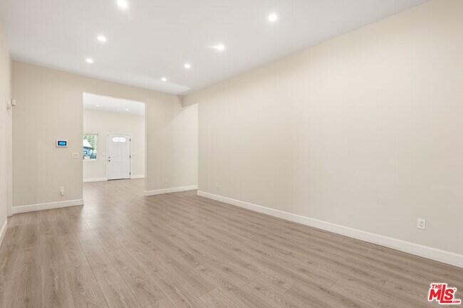 Photo - 6255 Gentry Ave