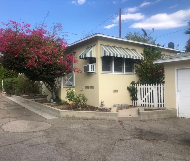 Building Photo - 2508 1/2 Hermosa Ave Unit 2