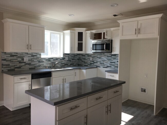 Photo - 2702 Bellevue Ave