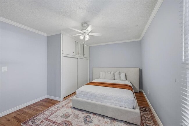 Photo - 23010 Hartland St