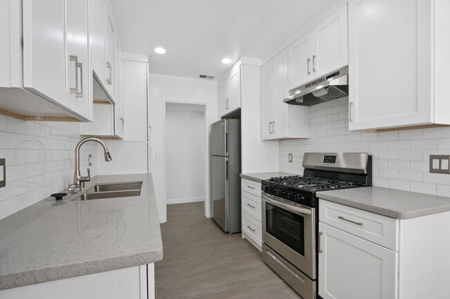 Building Photo - 828 18th St Unit 4