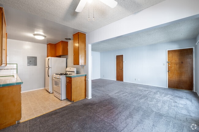 1BR, 1BA - 623SF - Dining Room - Riverside Apartments at Valley Village