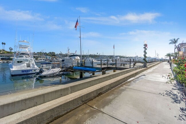 Building Photo - 223 E Bay Front Unit Back