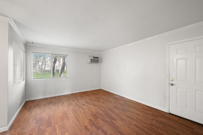 Photo - 1280 W Main St