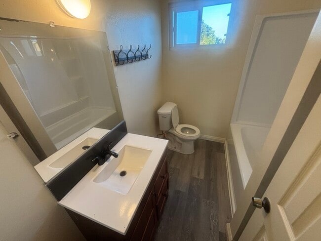 Photo - 626 W 75th St