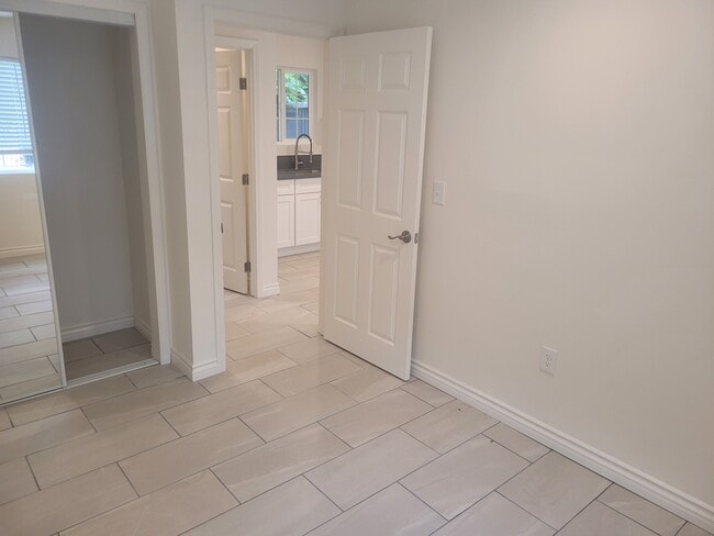 Photo - 10113 Louise Ave