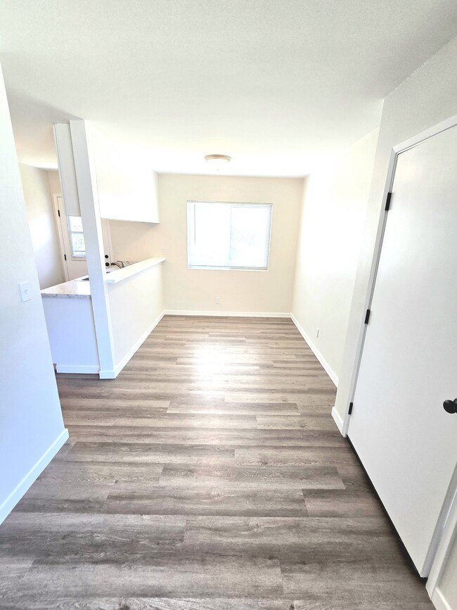 Photo - 2974 Sherwin Ave