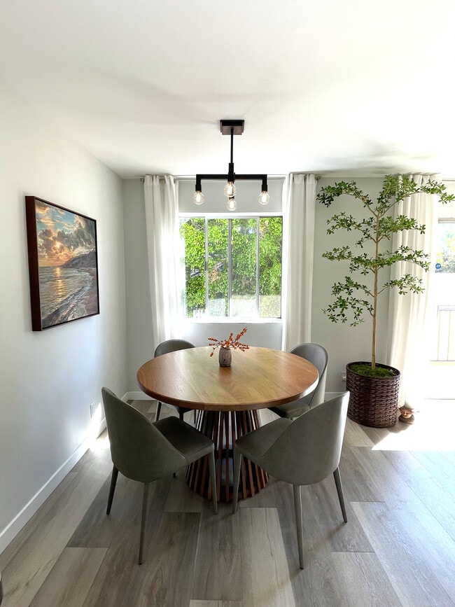 Photo - 404 San Vicente Blvd Unit 105