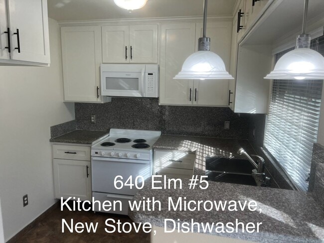 Building Photo - Walk to Downtown & Beach!! Unit 5