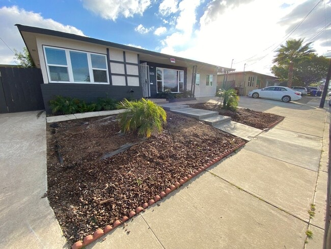 Photo - 3BD/1BA with beautiful yard!