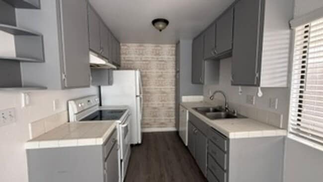 Building Photo - 1250-1254 Parker Place Unit 1254