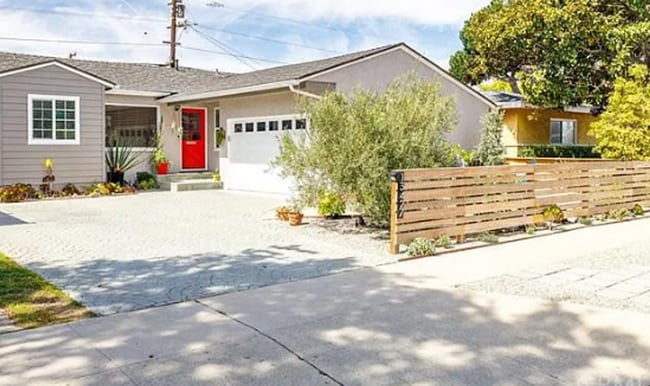 Building Photo - Beautiful 3 BEDROOM 2 BATH in Hawthorne with Garage. 1/2 off the 1st month of rent on OAC.
