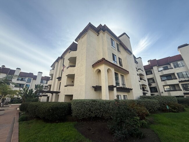 Building Photo - Beautiful 1B/1.5BA Upgraded Condo w/ Washe... Unit 3406