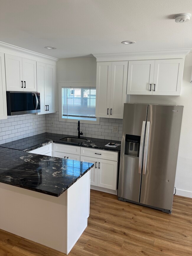 Photo - 12321 Bombardier Ave