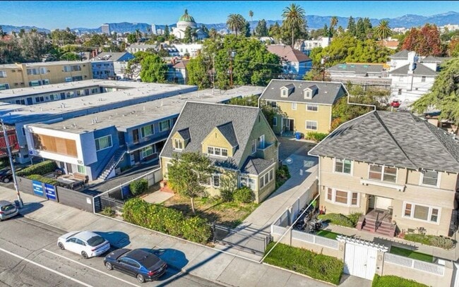 Building Photo - 921-923 30th Street Unit 921 30th Street