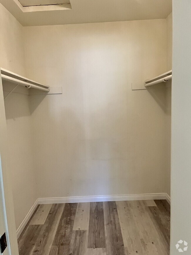 Building Photo - "Charming 3-Bed Oasis with 2 Baths in Moor... Rental