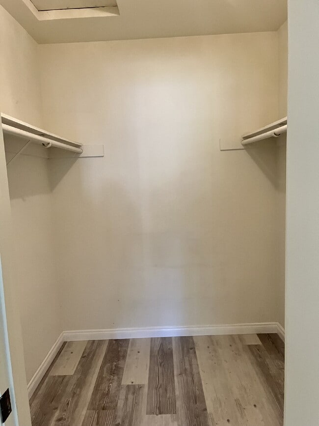 "Charming 3-Bed Oasis with 2 Baths in Moor... - "Charming 3-Bed Oasis with 2 Baths in Moor... Apartment