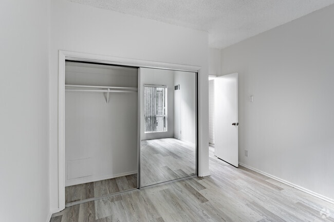 1BR, 1BA - 650 SF - 10905 Ohio Ave