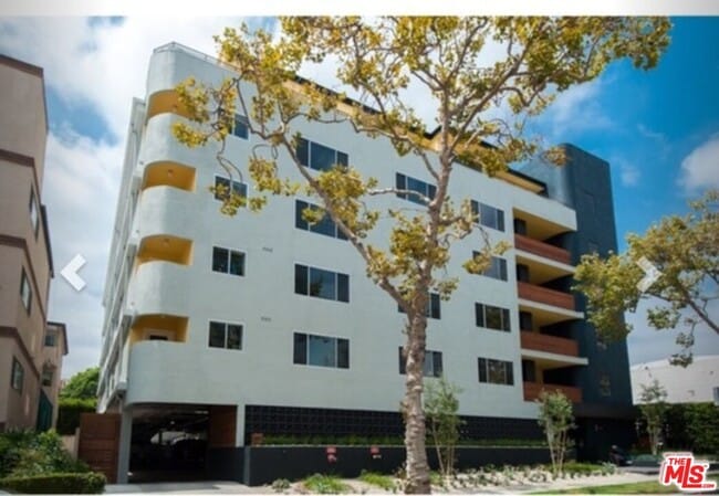 Building Photo - 131 S Maple Dr Unit 204