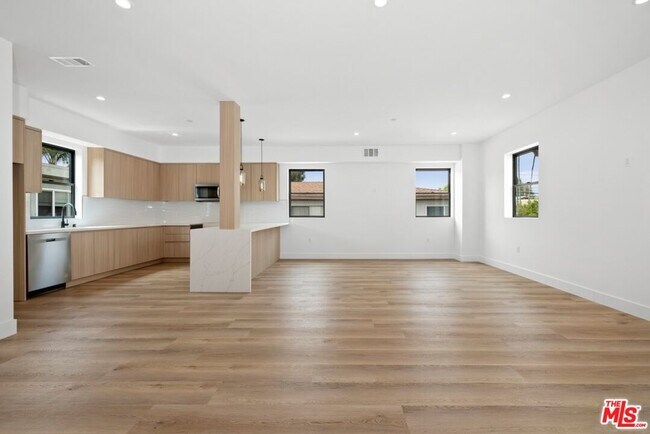 Photo - 5543 Calhoun Ave