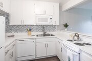 2BR, 2BA - 725SF Kitchen - Pacific Place Apartments