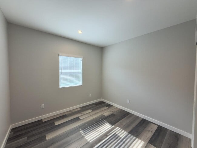 Photo - 4965 Imperial Ave