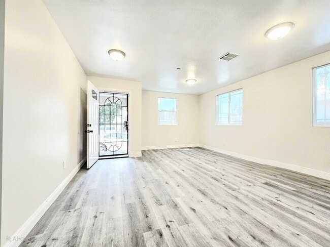 Photo - 321 E 103rd St