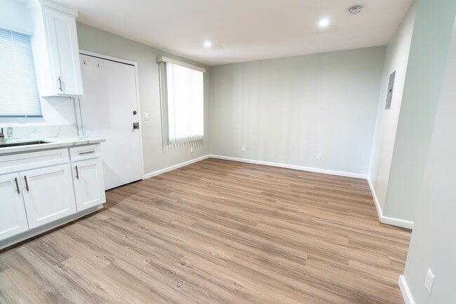 Photo - 5235 Kester Ave