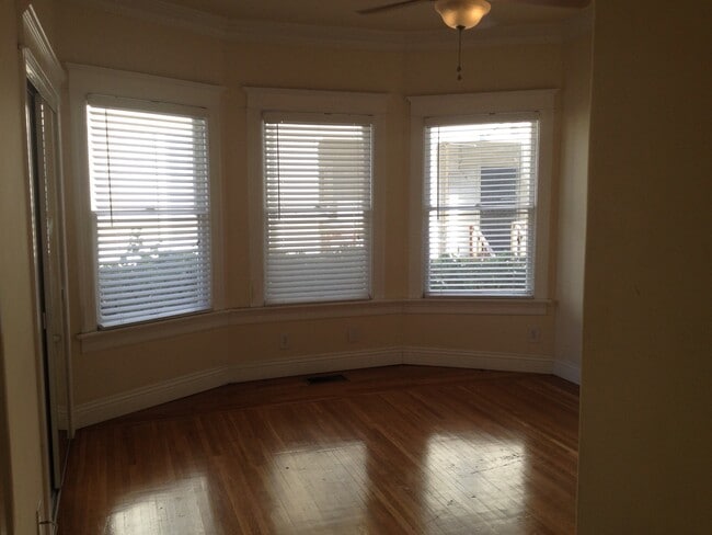 Photo - 1221 W 30th St