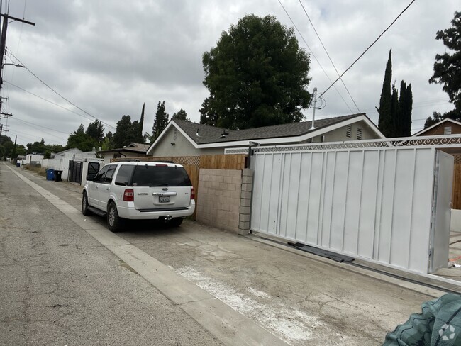 Building Photo - 17044 San Fernando Mission Blvd Rental