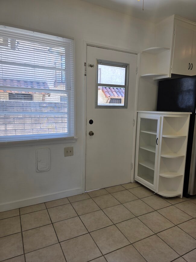 Photo - 10917 Moorpark St Unit Charming