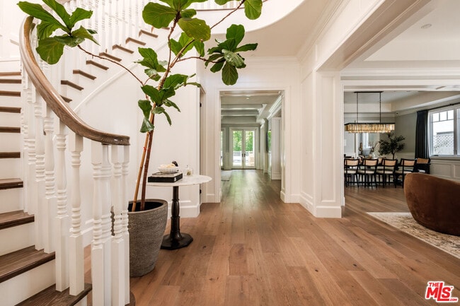 Photo - 1636 Warnall Ave