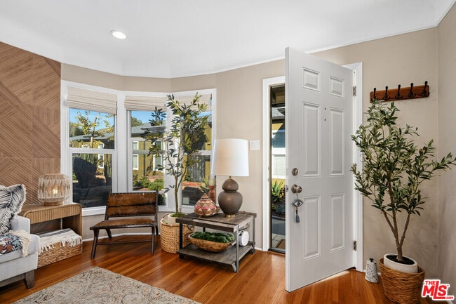 Building Photo - 1332 Ocean Park Blvd Unit D