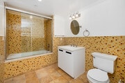 1BD, 1BA - 900SF - Bathroom - 930 S Robertson Blvd Apartments