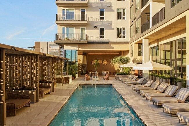 Building Photo - Rowyn