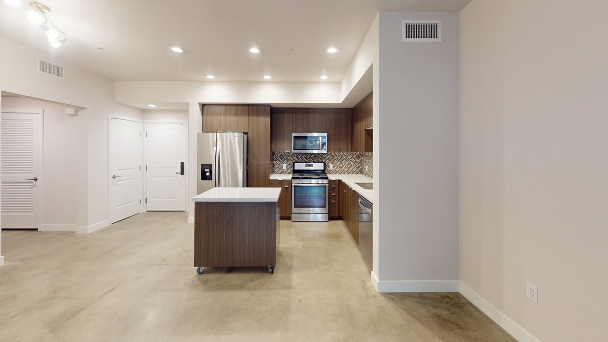 3D Tour - 7290 Edinger Ave Condo Unit 1015