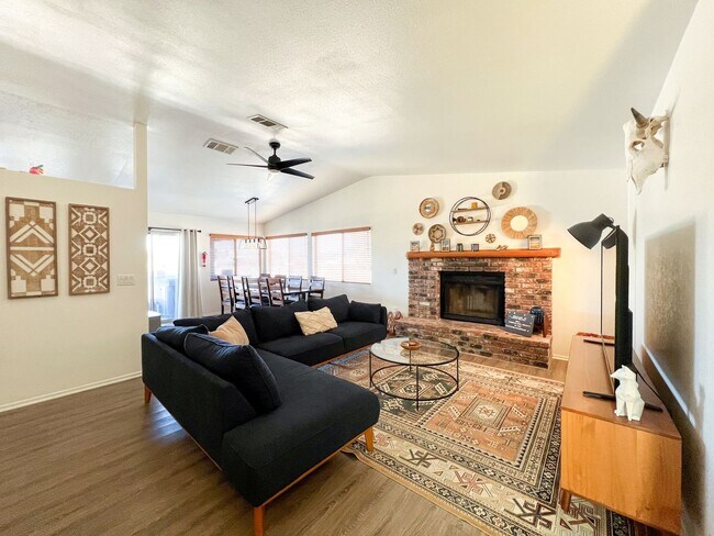 Photo - Fully Furnished 4 Bedroom in Sunmore Estat...