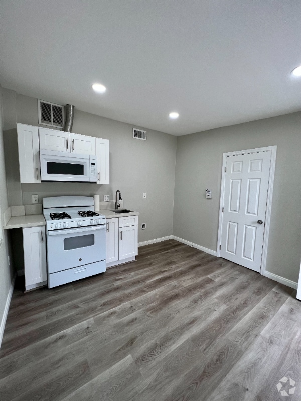 Building Photo - 21629 Cottonwood Ave Rental