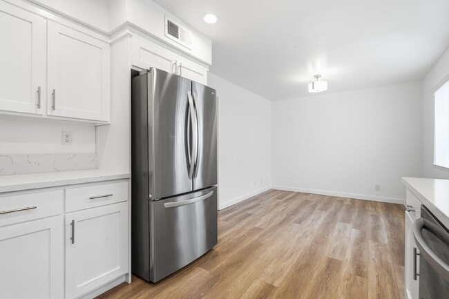 Photo - 9000 Vanalden Ave