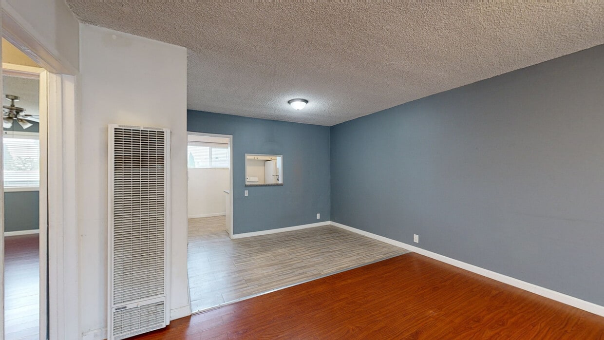 3D Tour - 4045 Stevely Ave (B) Apartments