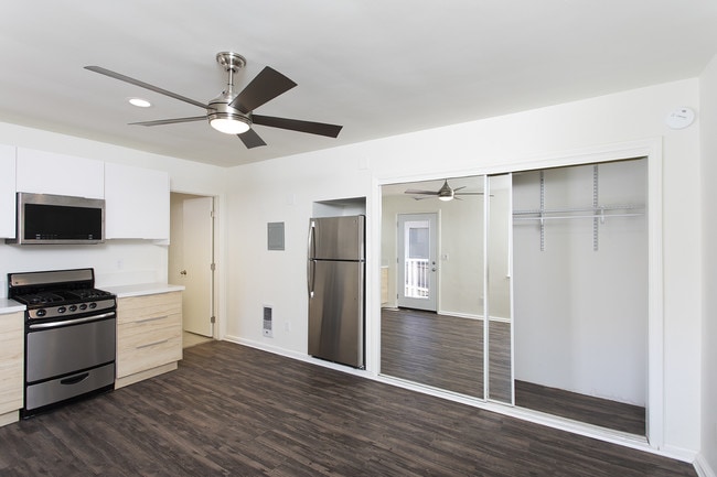 Photo - *OPEN HOUSE: 11/1 12:30-1:30PM* La Jolla V... Unit 7427-6