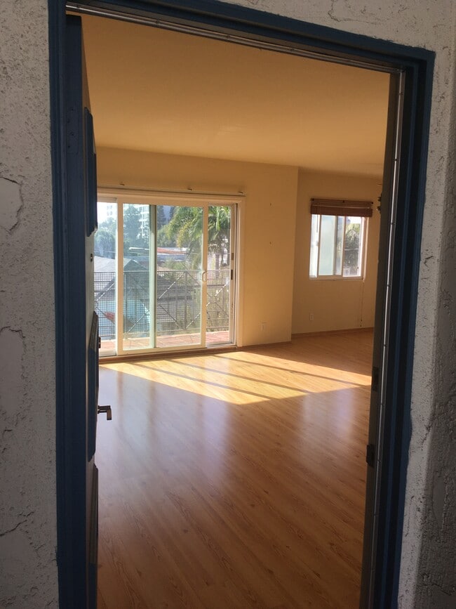 Building Photo - 2721 2nd St Unit #220