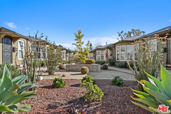 Building Photo - 1332 Ocean Park Blvd Unit A