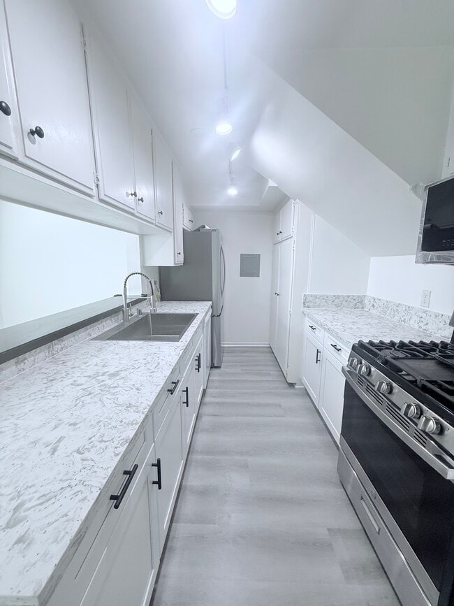 Photo - 10634 Holman Ave Unit 3