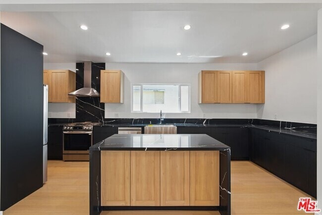 Building Photo - 1134 S Wooster St Rental